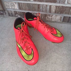Men’s 9.5 Nike soccer cleats